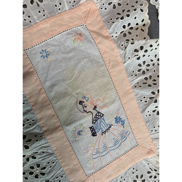 Vintage Lace Doilies Set with Embroidered Ladies - 3 Pieces for Elegant Decor - Picture 9 of 11